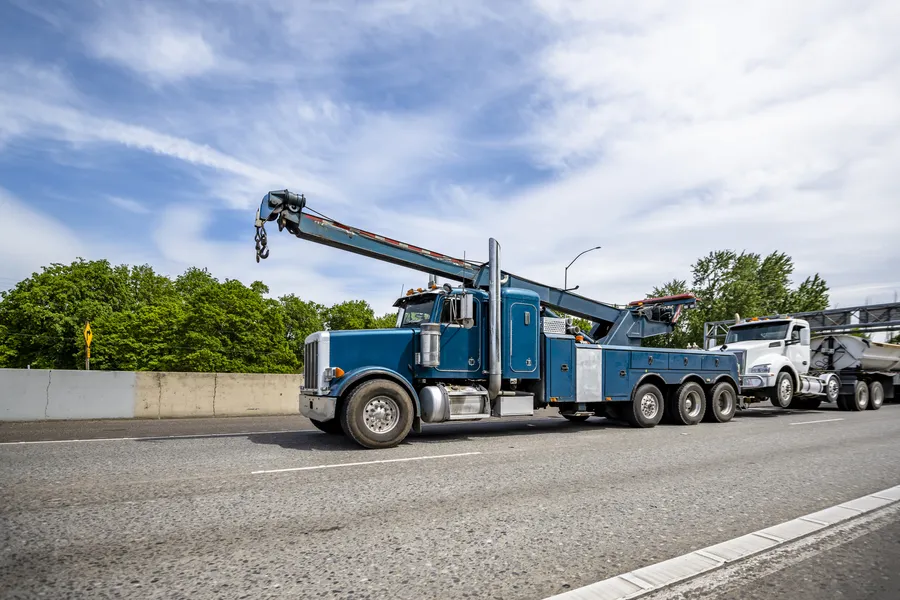 How Truck Towing Differs From Regular Vehicle Towing Miami, FL