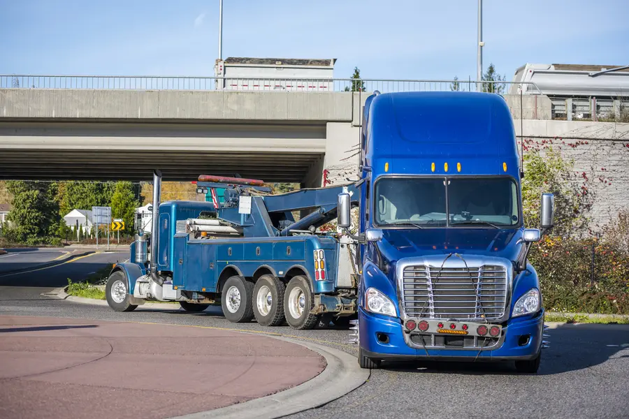 How Truck Towing Differs From Regular Vehicle Towing in Miami, FL